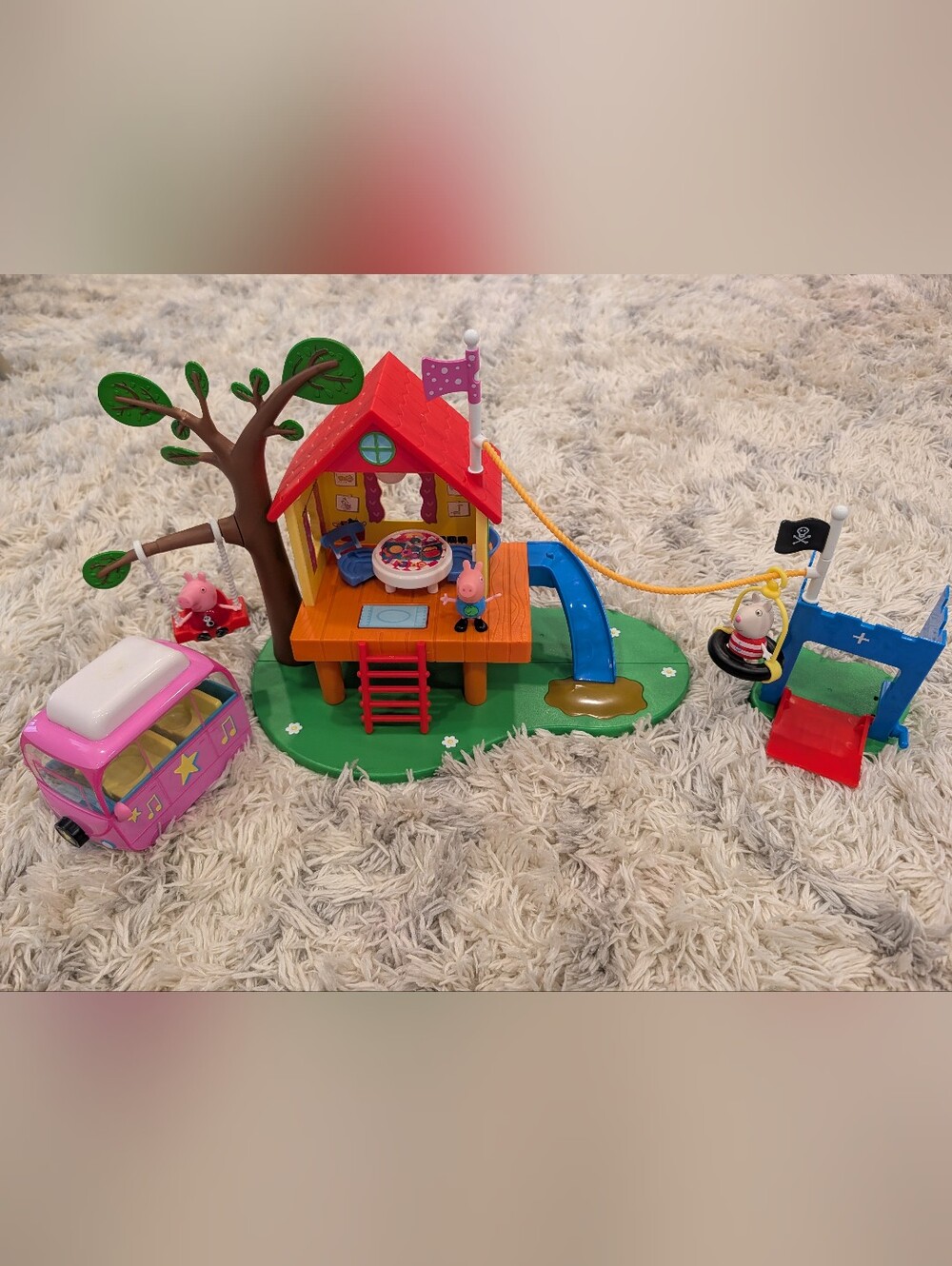 Peppa pig Treehouse And George's Fort Play Set And Mini Pink Bus
